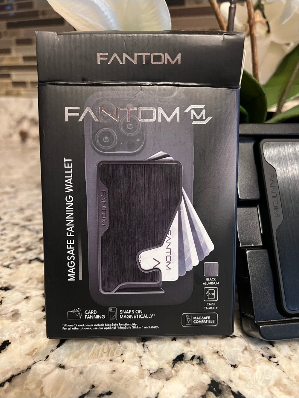 Fantom M MagSafe Fanning Wallet - Picture 3 of 5